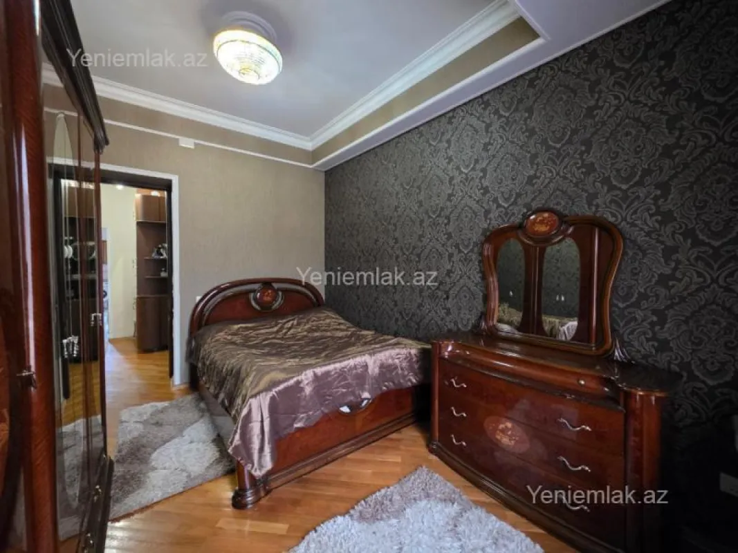 Satılır 3 otaqlı köhnə tikili 80 m²
