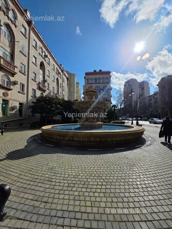 Satılır 3 otaqlı köhnə tikili 80 m²