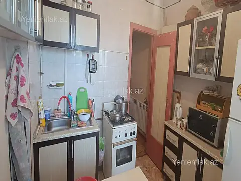 Satılır 3 otaqlı köhnə tikili 90 m²