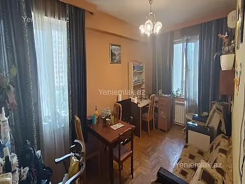 Satılır 3 otaqlı köhnə tikili 90 m²