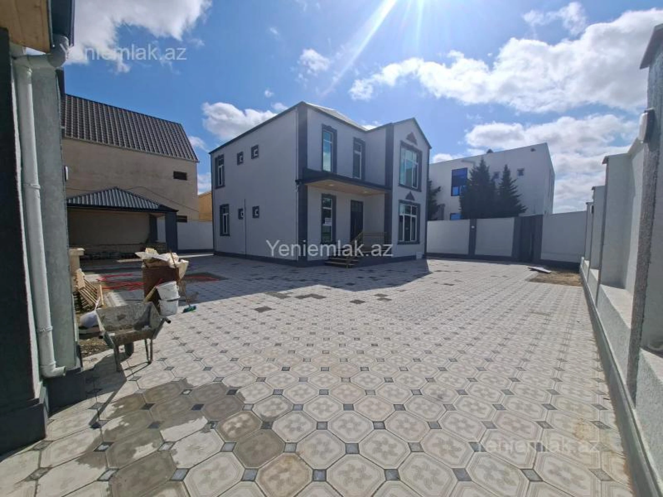 Satılır 5 otaqlı həyət evi 220 m²