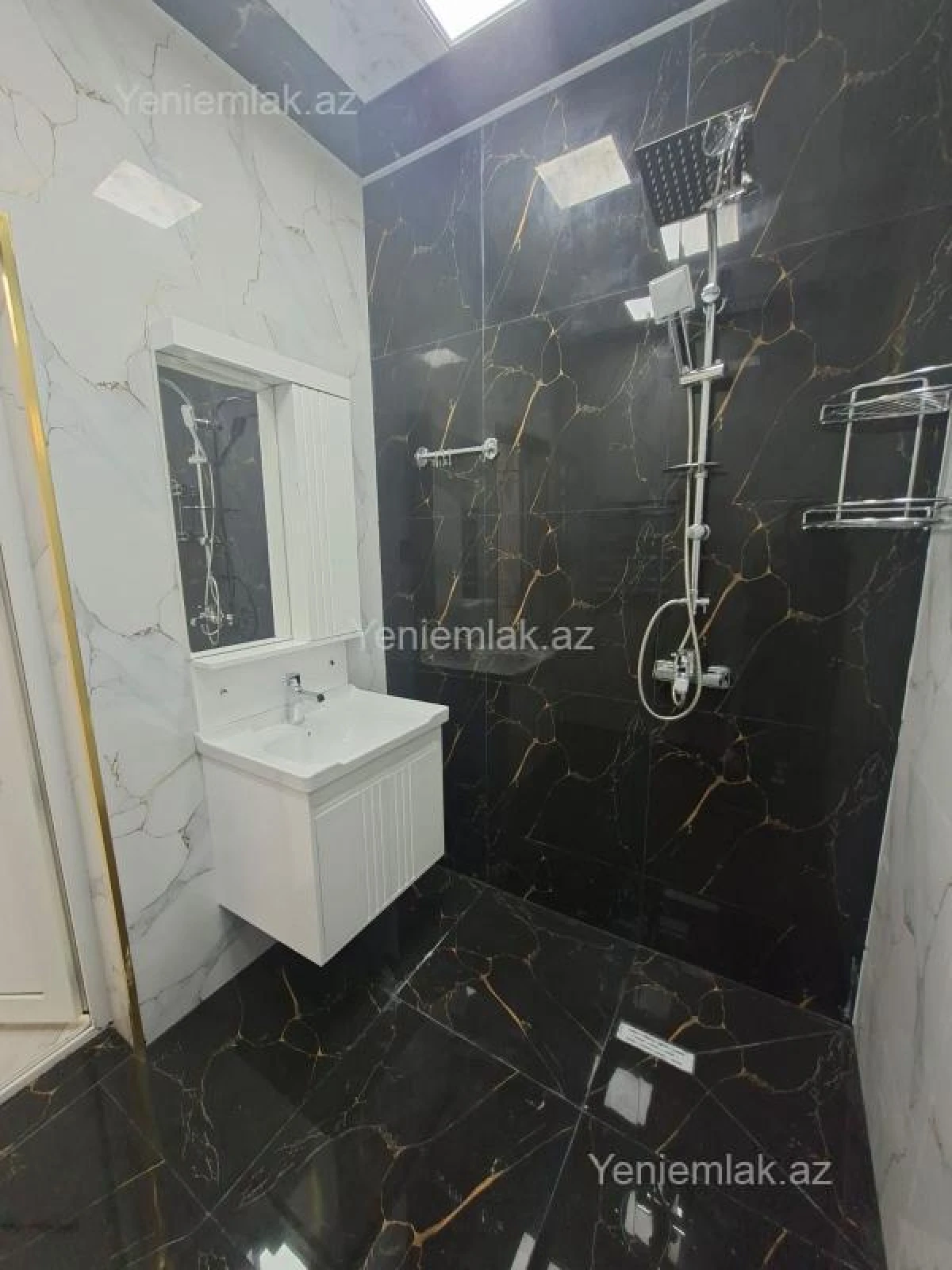 Satılır 5 otaqlı həyət evi 220 m²