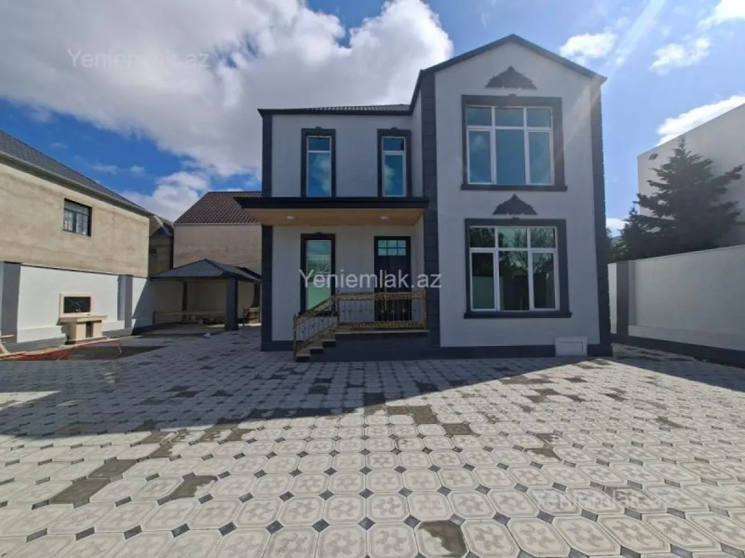 Satılır 5 otaqlı həyət evi 220 m²