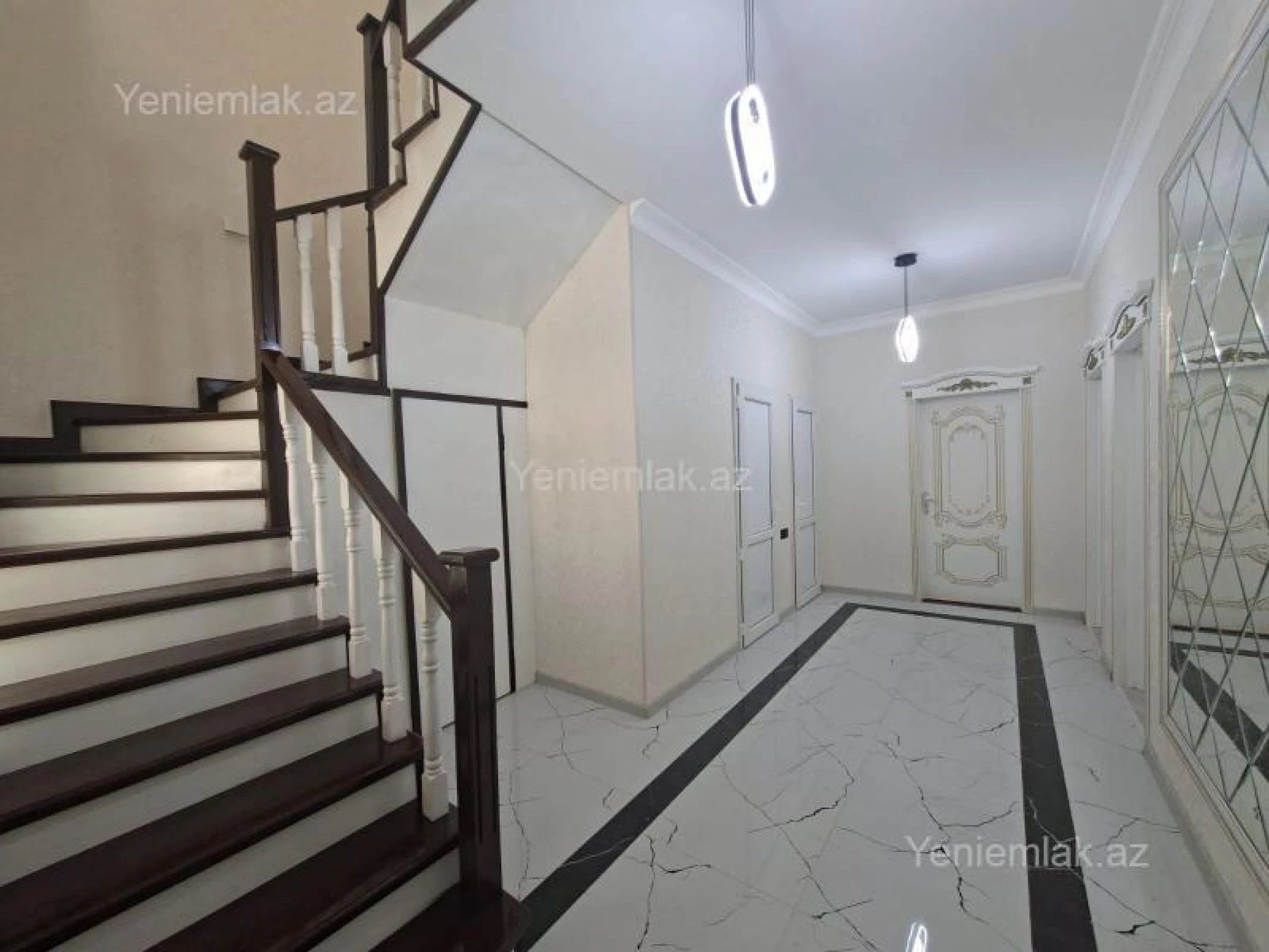 Satılır 5 otaqlı həyət evi 220 m²
