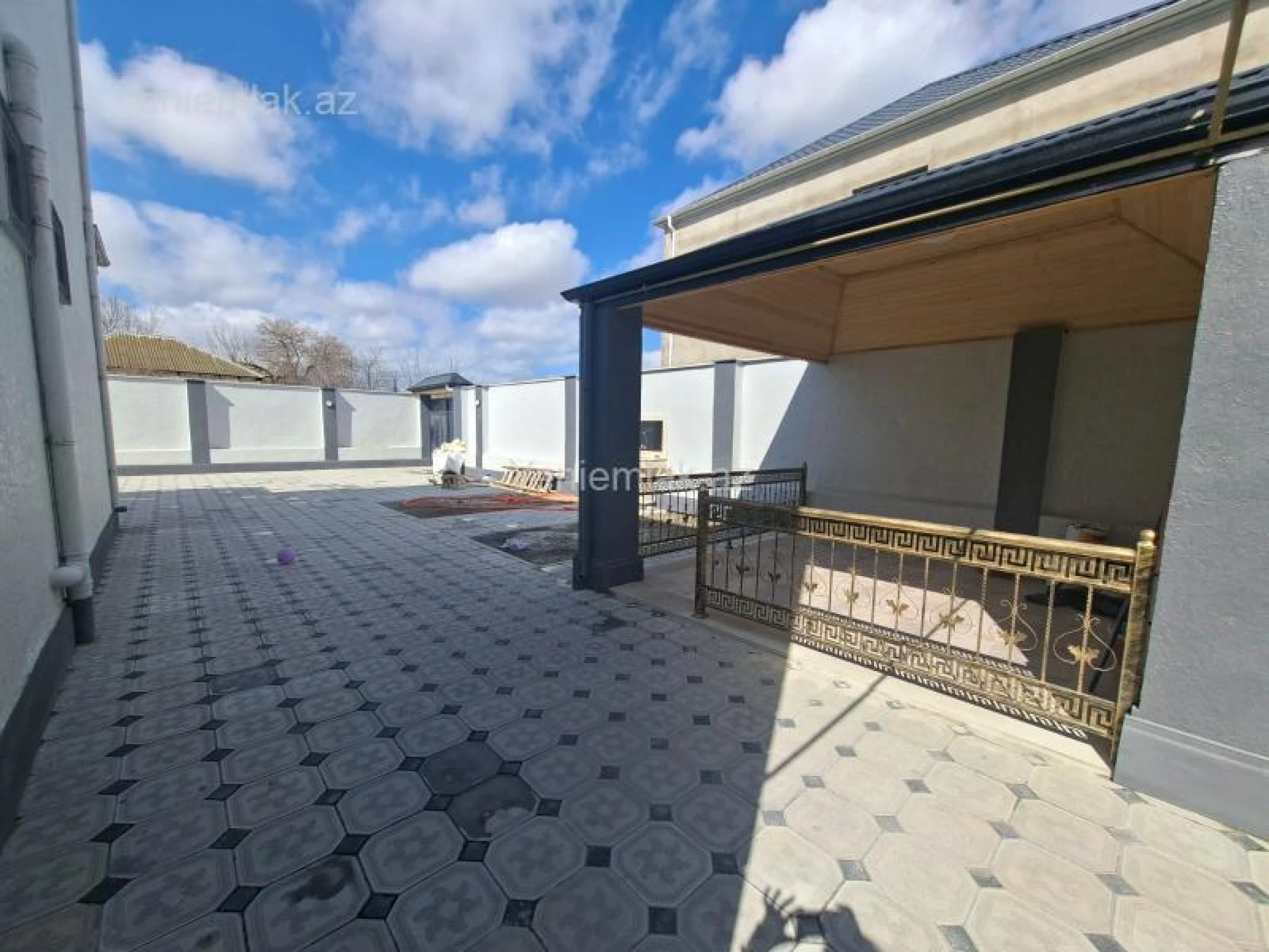 Satılır 5 otaqlı həyət evi 220 m²