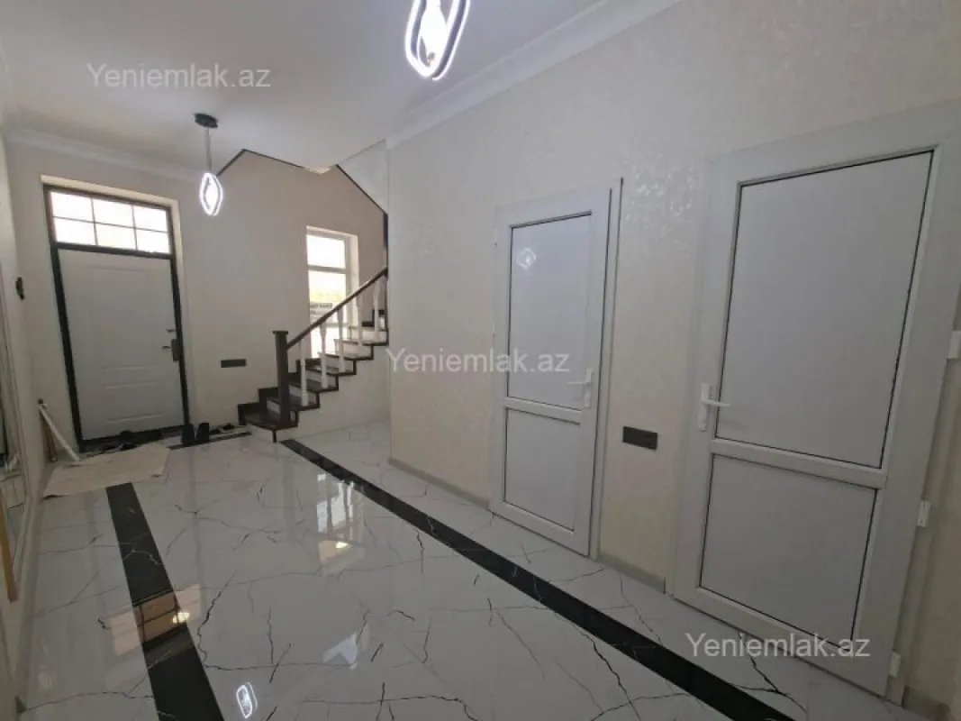 Satılır 5 otaqlı həyət evi 220 m²