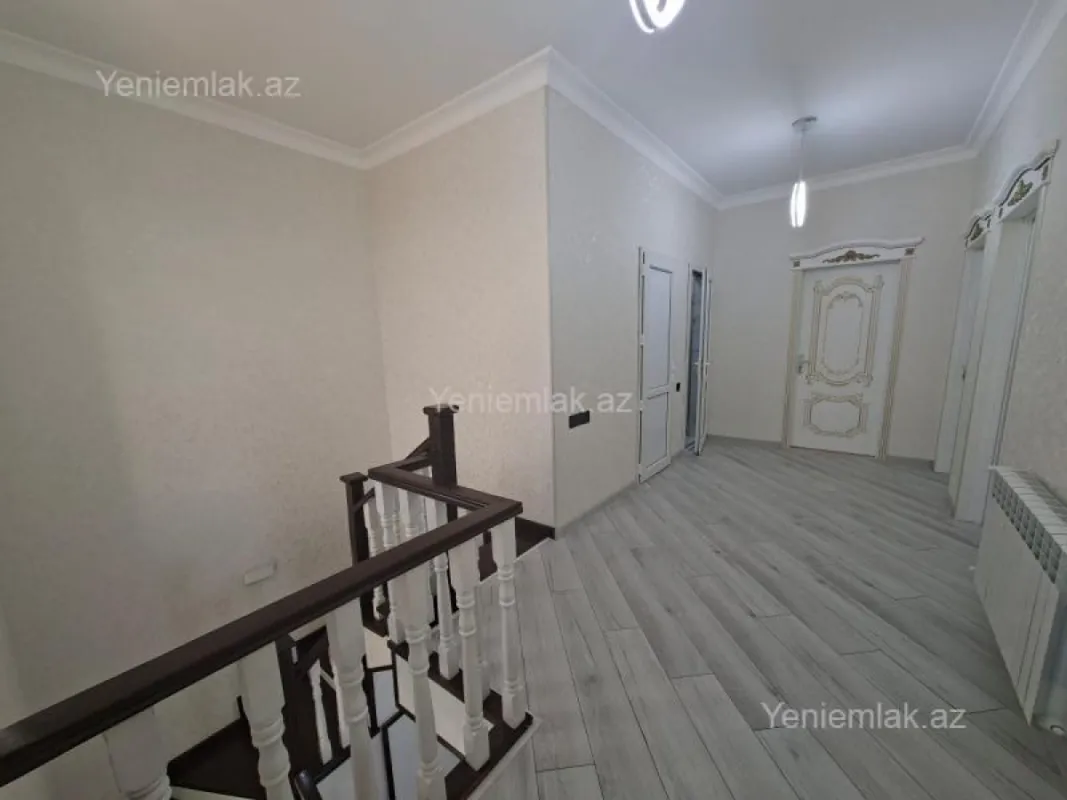 Satılır 5 otaqlı həyət evi 220 m²