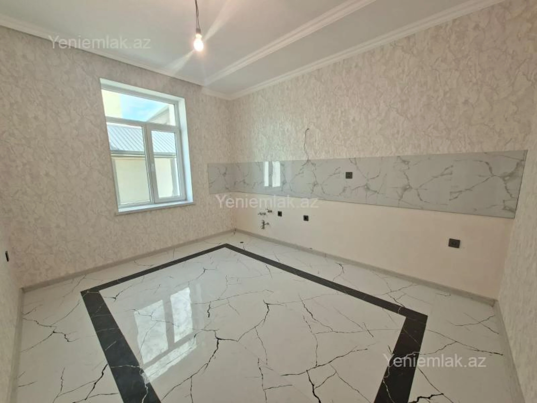 Satılır 5 otaqlı həyət evi 220 m²