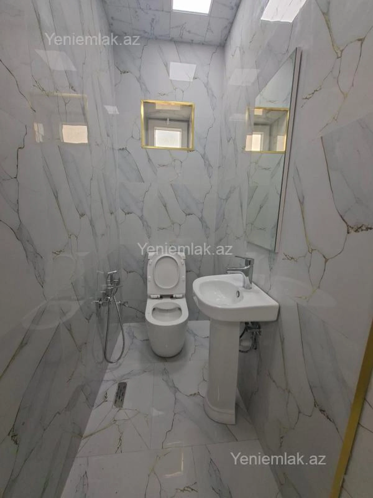 Satılır 5 otaqlı həyət evi 220 m²