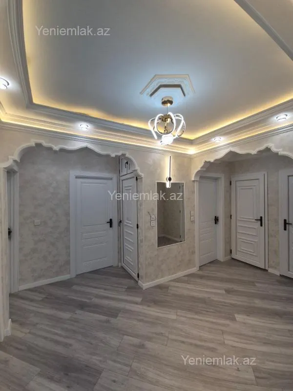 Satılır 4 otaqlı köhnə tikili 110 m²