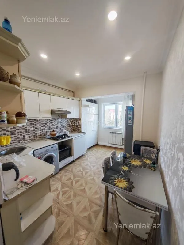 Satılır 3 otaqlı köhnə tikili 70 m²