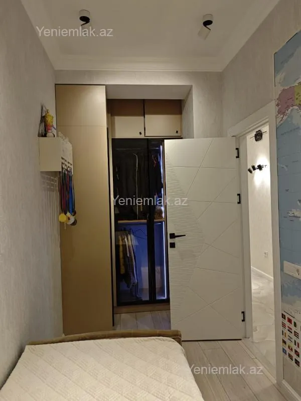 Satılır 4 otaqlı yeni tikili 130 m²
