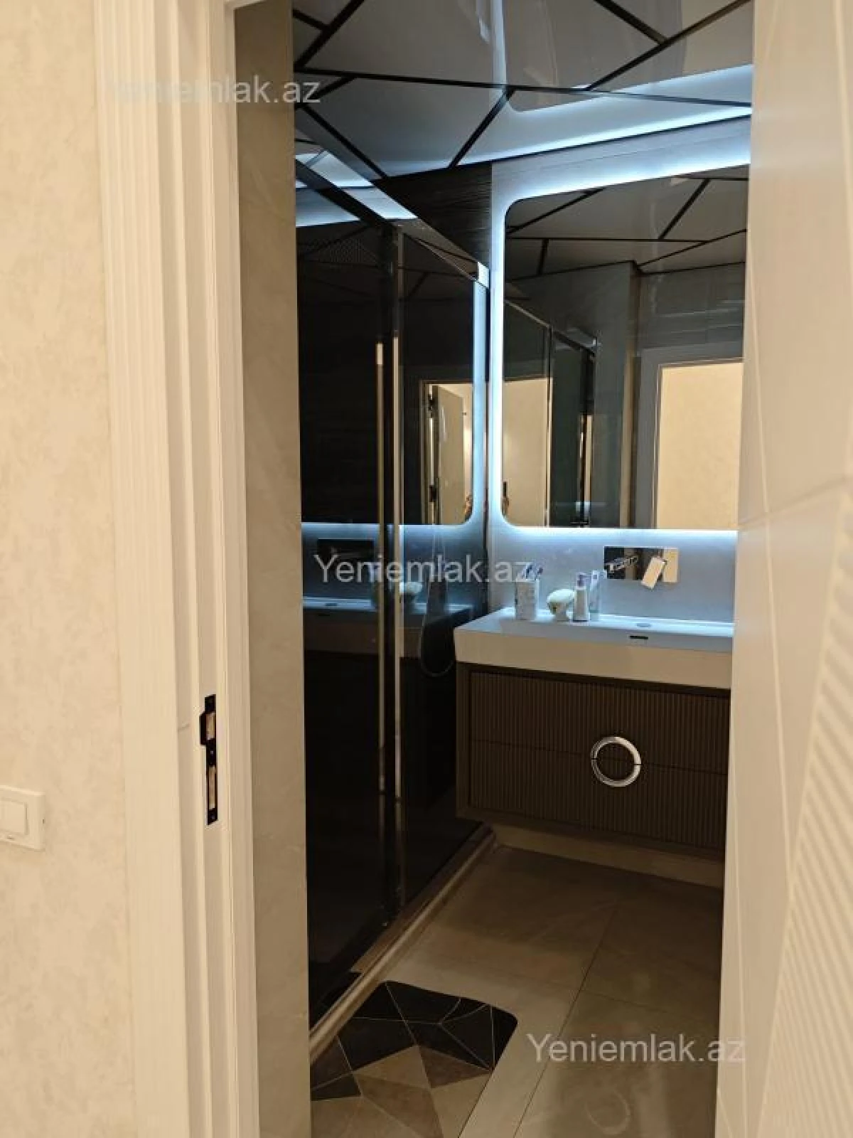 Satılır 4 otaqlı yeni tikili 130 m²