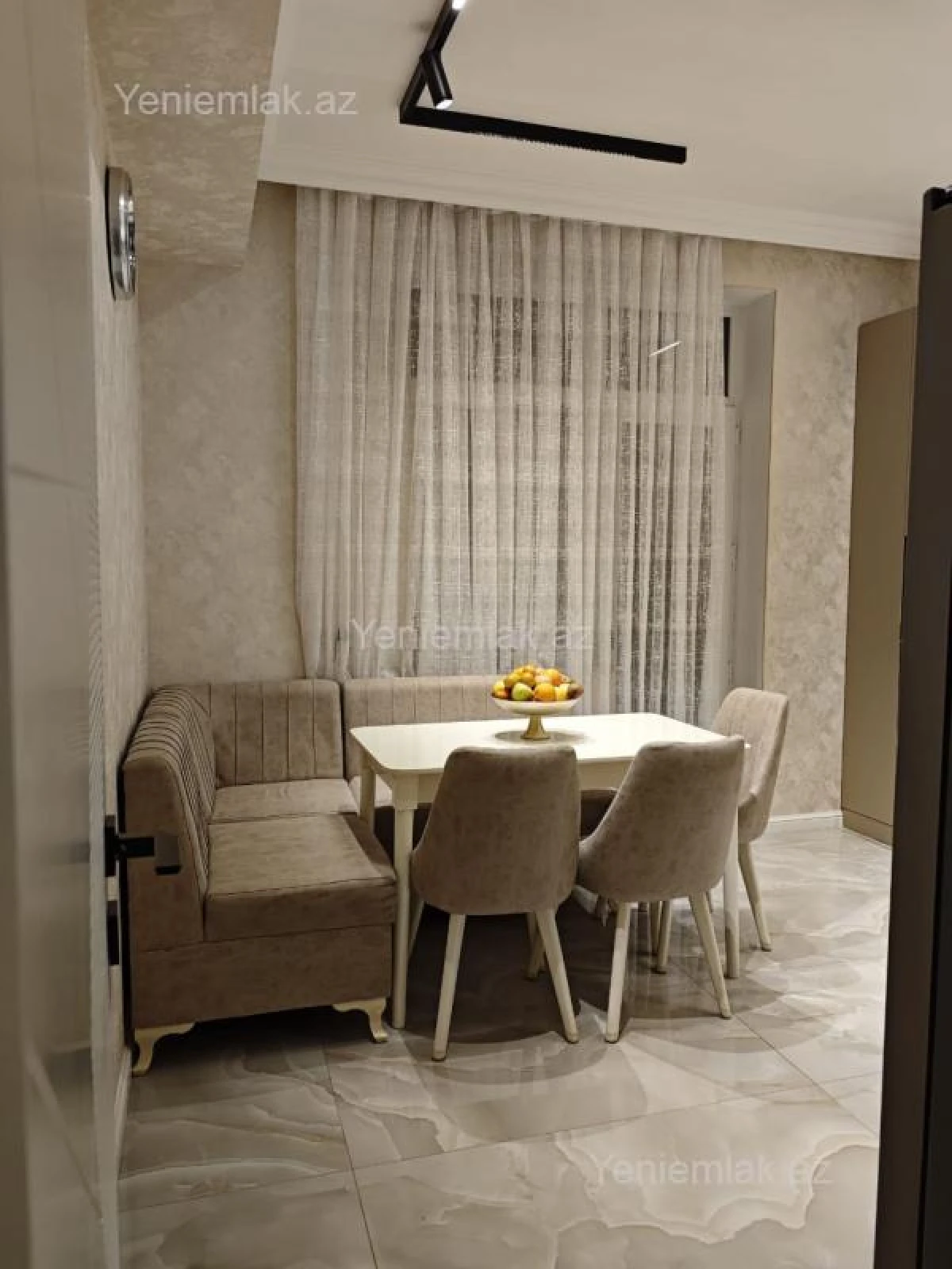 Satılır 4 otaqlı yeni tikili 130 m²