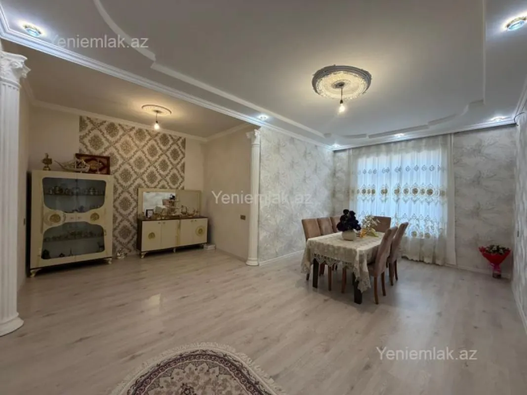 Satılır 11 otaqlı həyət evi 300 m²