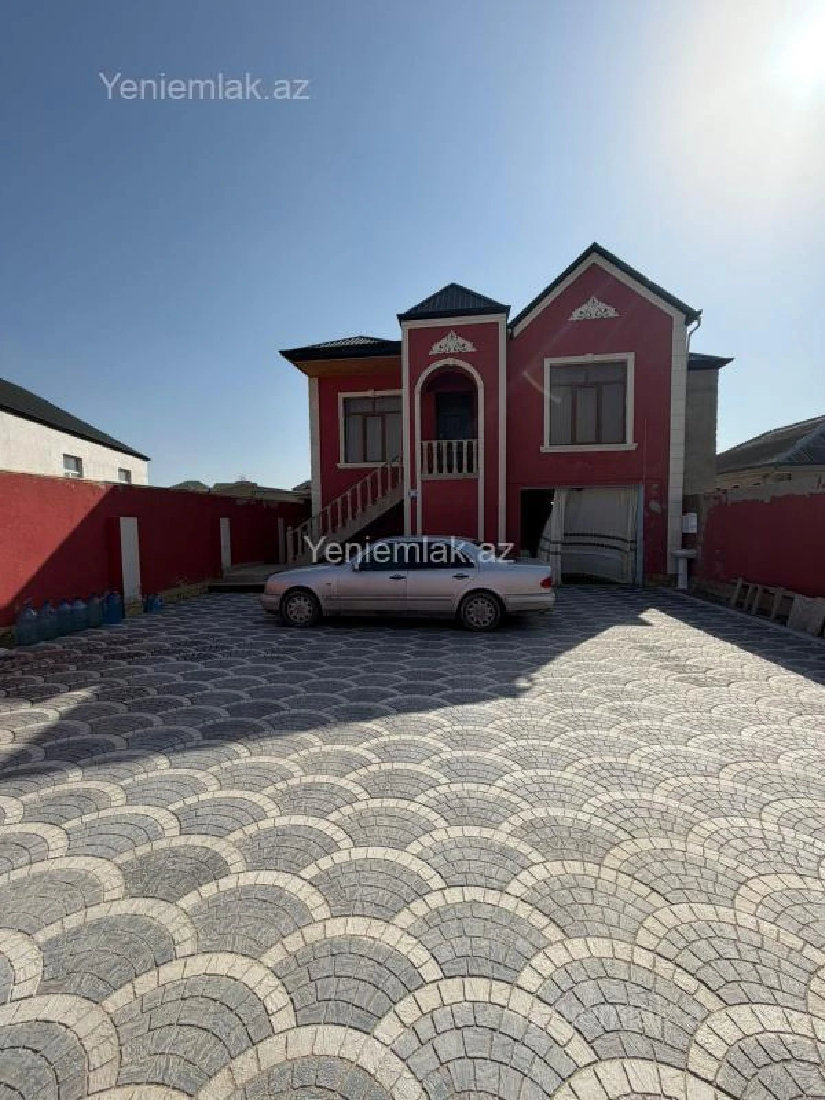 Satılır 11 otaqlı həyət evi 300 m²