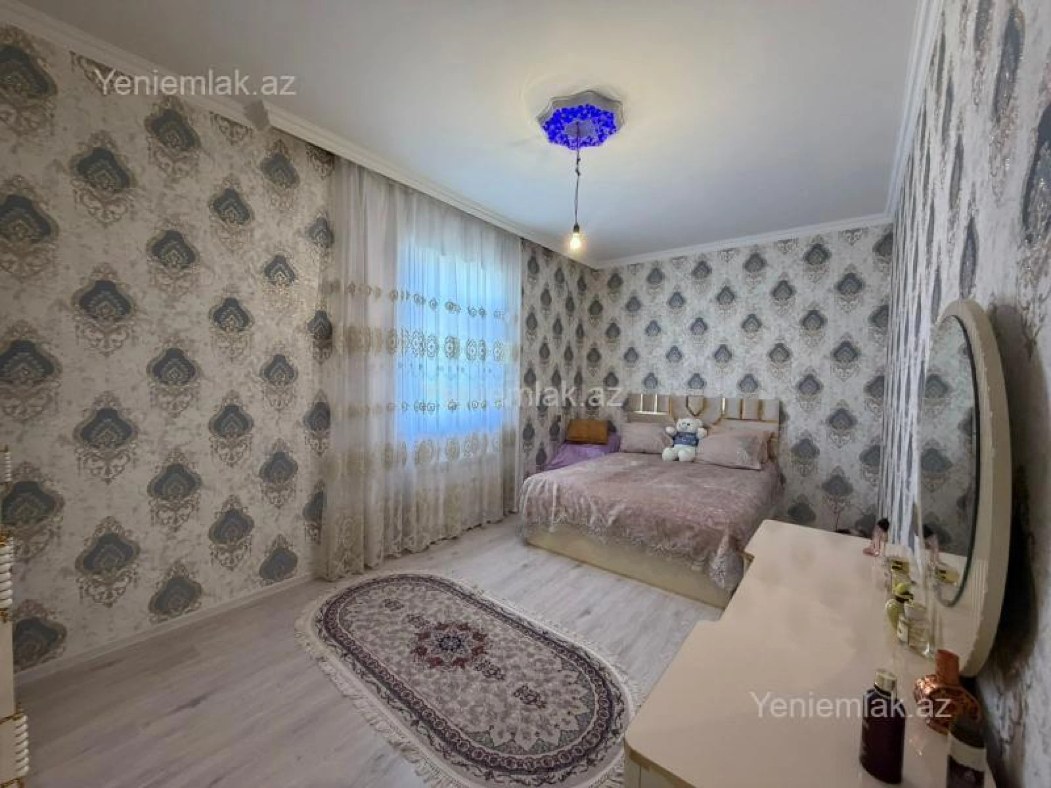 Satılır 11 otaqlı həyət evi 300 m²