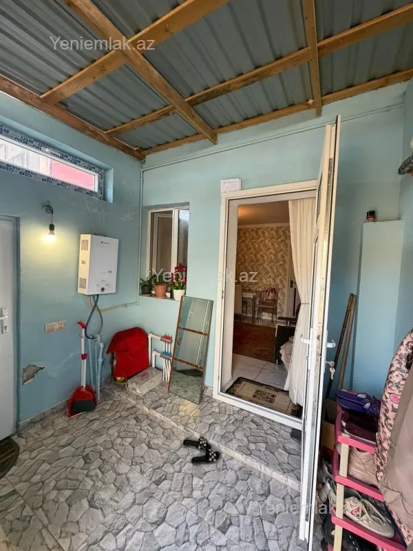 Satılır 11 otaqlı həyət evi 300 m²