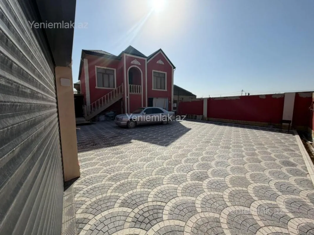Satılır 11 otaqlı həyət evi 300 m²
