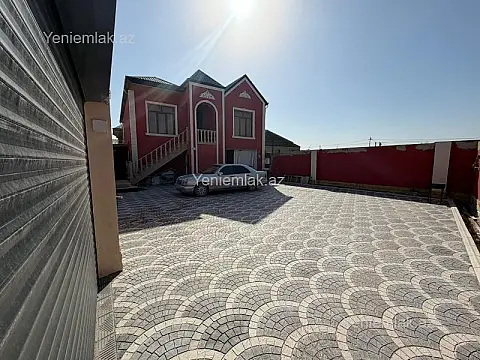 Satılır 11 otaqlı həyət evi 300 m²