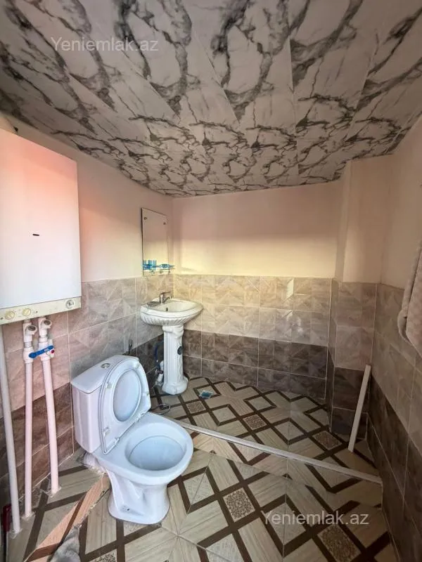 Satılır 11 otaqlı həyət evi 300 m²