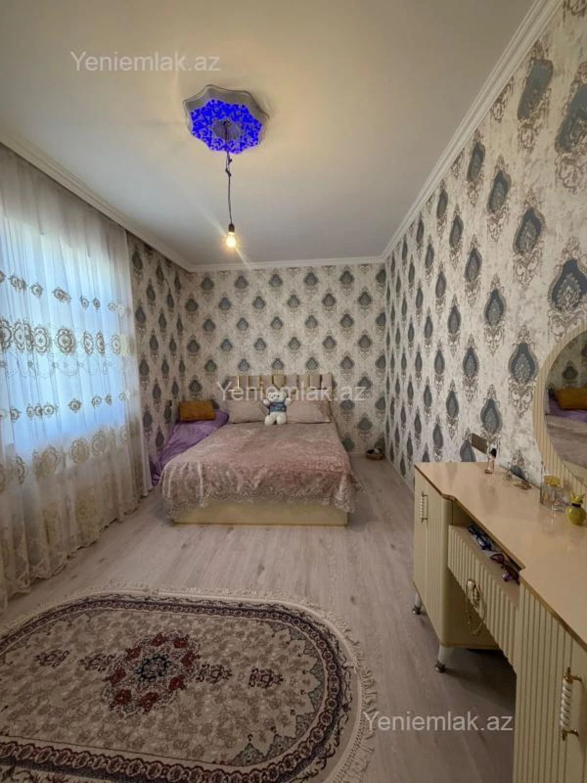Satılır 11 otaqlı həyət evi 300 m²