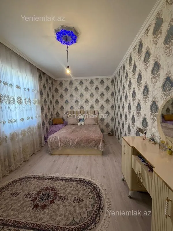 Satılır 11 otaqlı həyət evi 300 m²