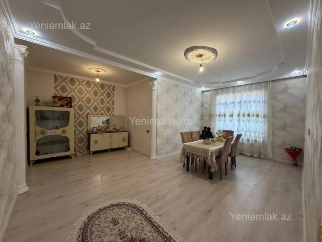Satılır 11 otaqlı həyət evi 300 m²