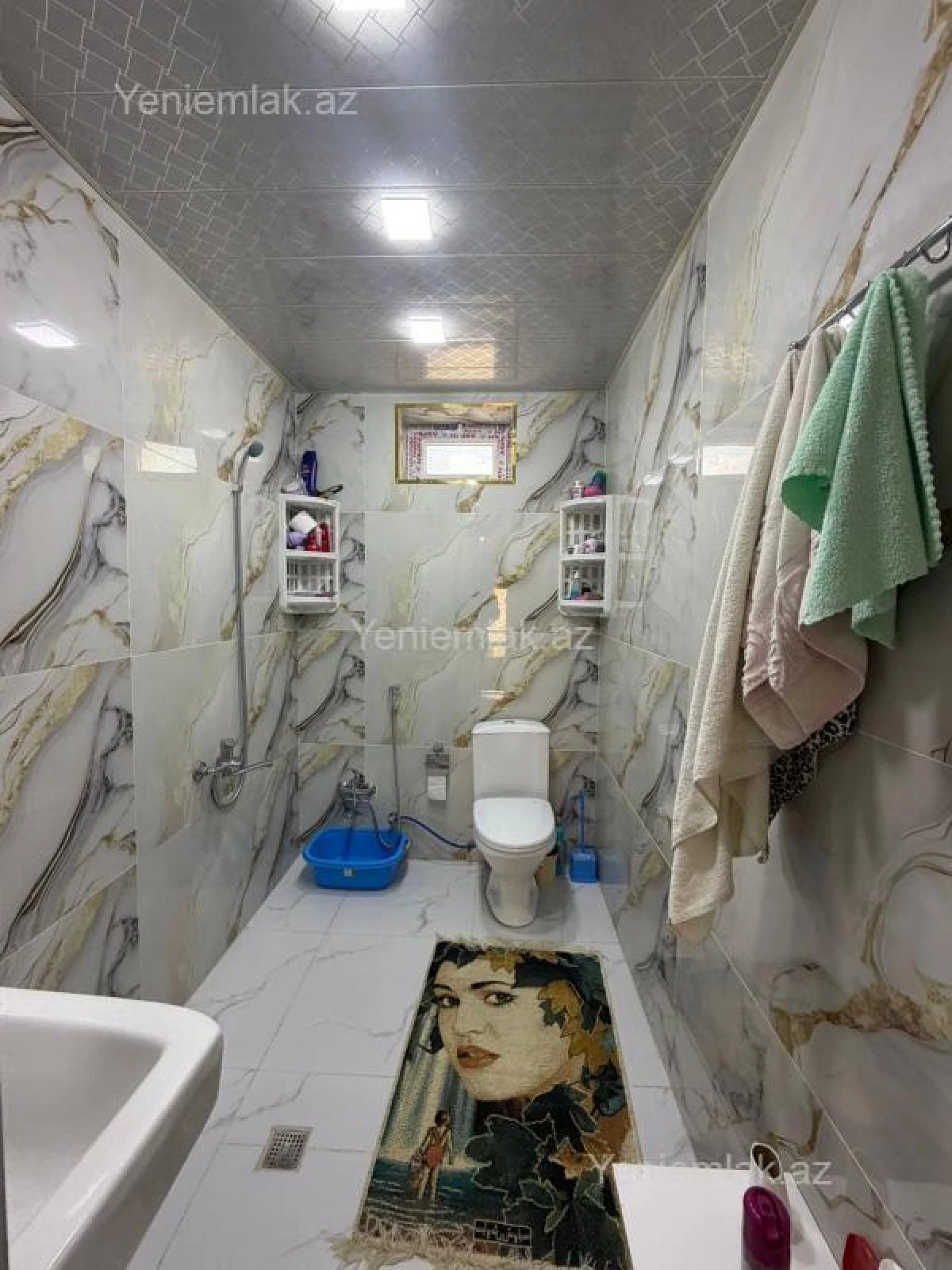 Satılır 11 otaqlı həyət evi 300 m²