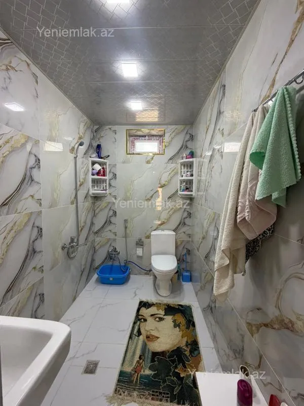 Satılır 11 otaqlı həyət evi 300 m²