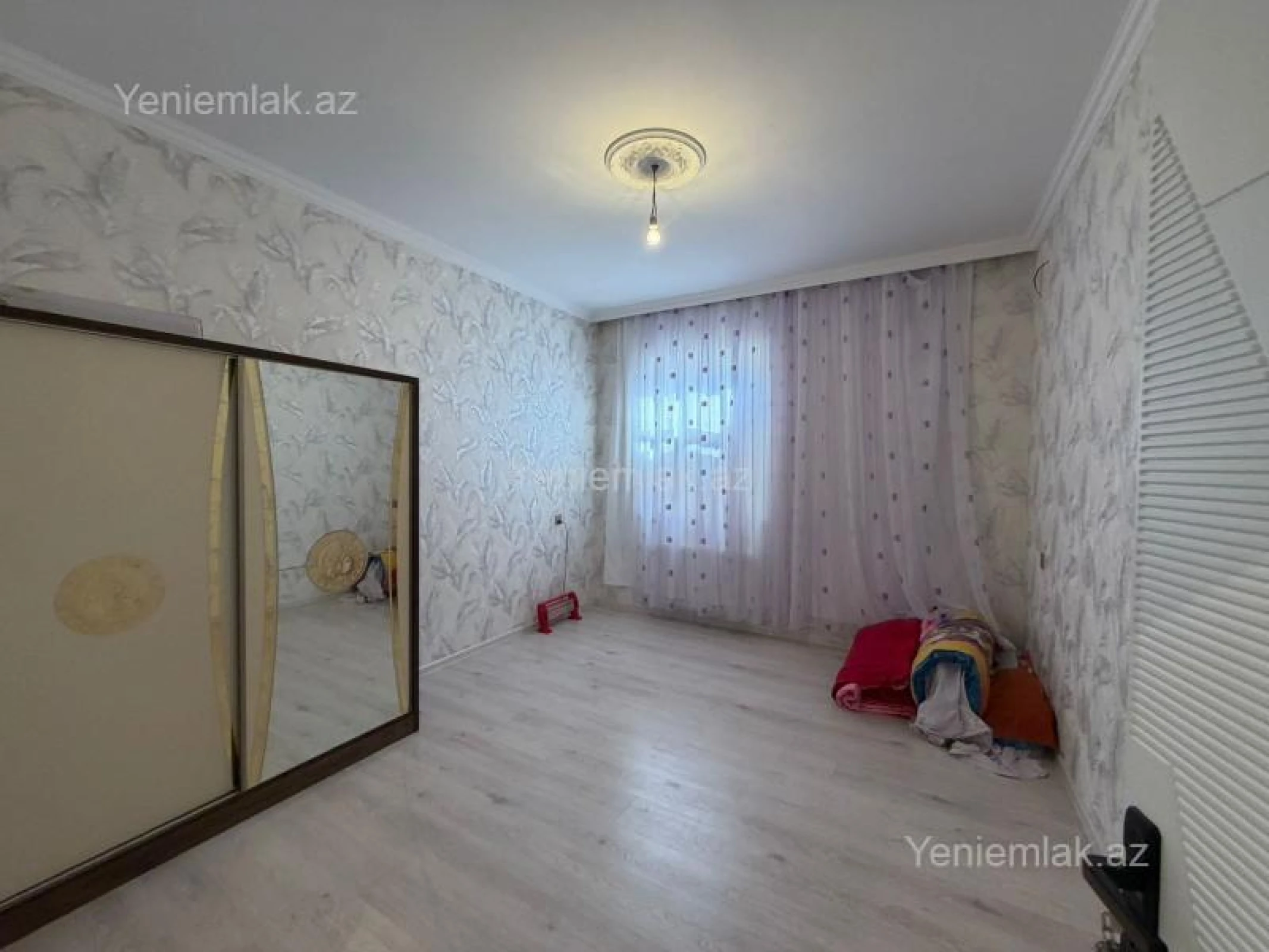 Satılır 11 otaqlı həyət evi 300 m²