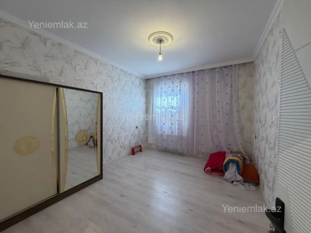 Satılır 11 otaqlı həyət evi 300 m²