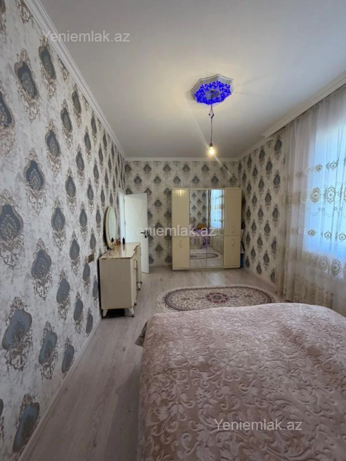 Satılır 11 otaqlı həyət evi 300 m²