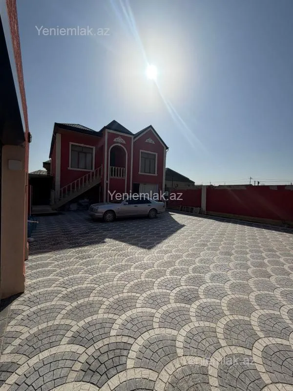 Satılır 11 otaqlı həyət evi 300 m²