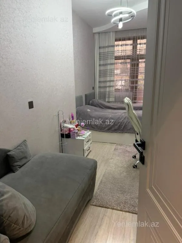 Satılır 3 otaqlı yeni tikili 100 m²