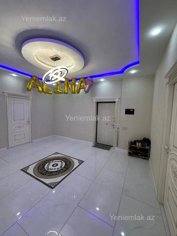 Satılır 3 otaqlı yeni tikili 130 m²