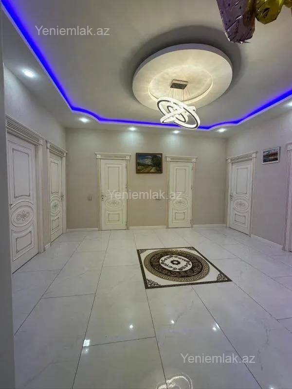 Satılır 3 otaqlı yeni tikili 130 m²