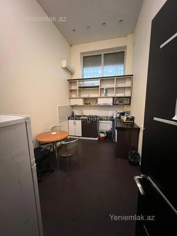 Satılır 6 otaqlı obyekt 370 m²