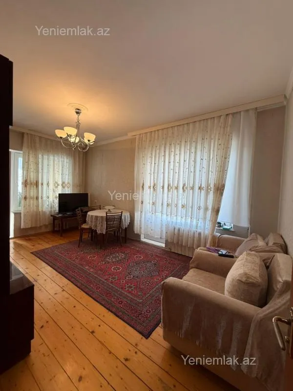 Satılır 3 otaqlı köhnə tikili 80 m²