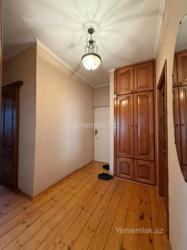 Satılır 3 otaqlı köhnə tikili 80 m²