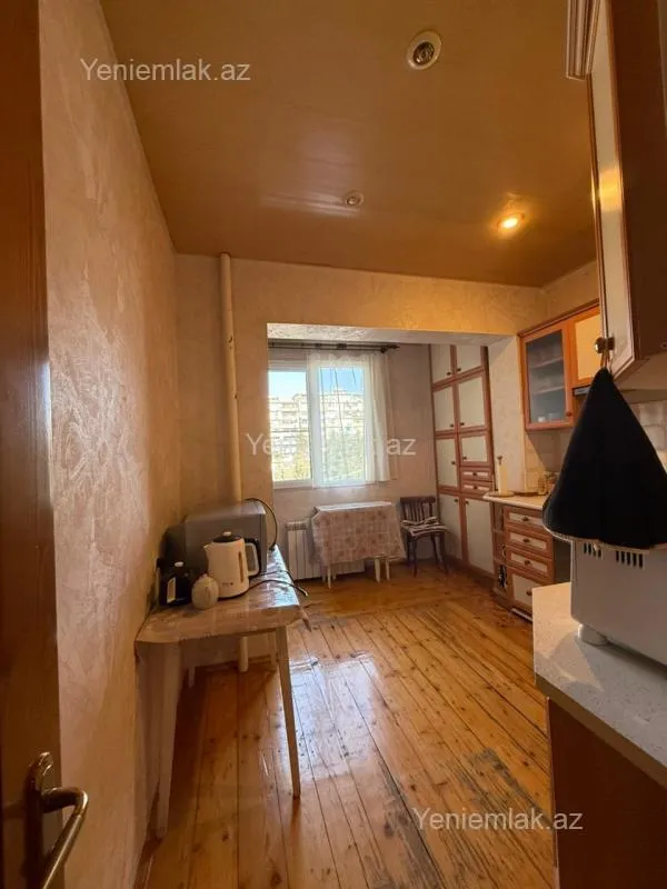 Satılır 3 otaqlı köhnə tikili 80 m²