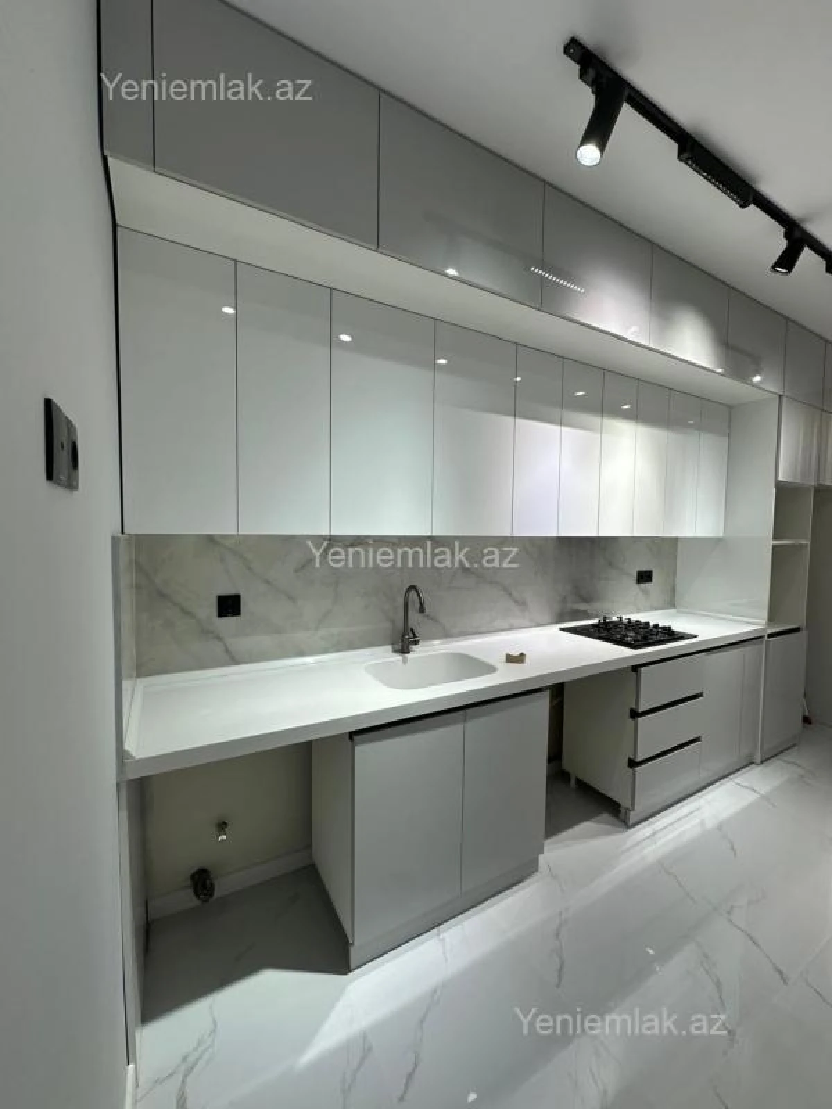 Satılır 3 otaqlı yeni tikili 100 m²