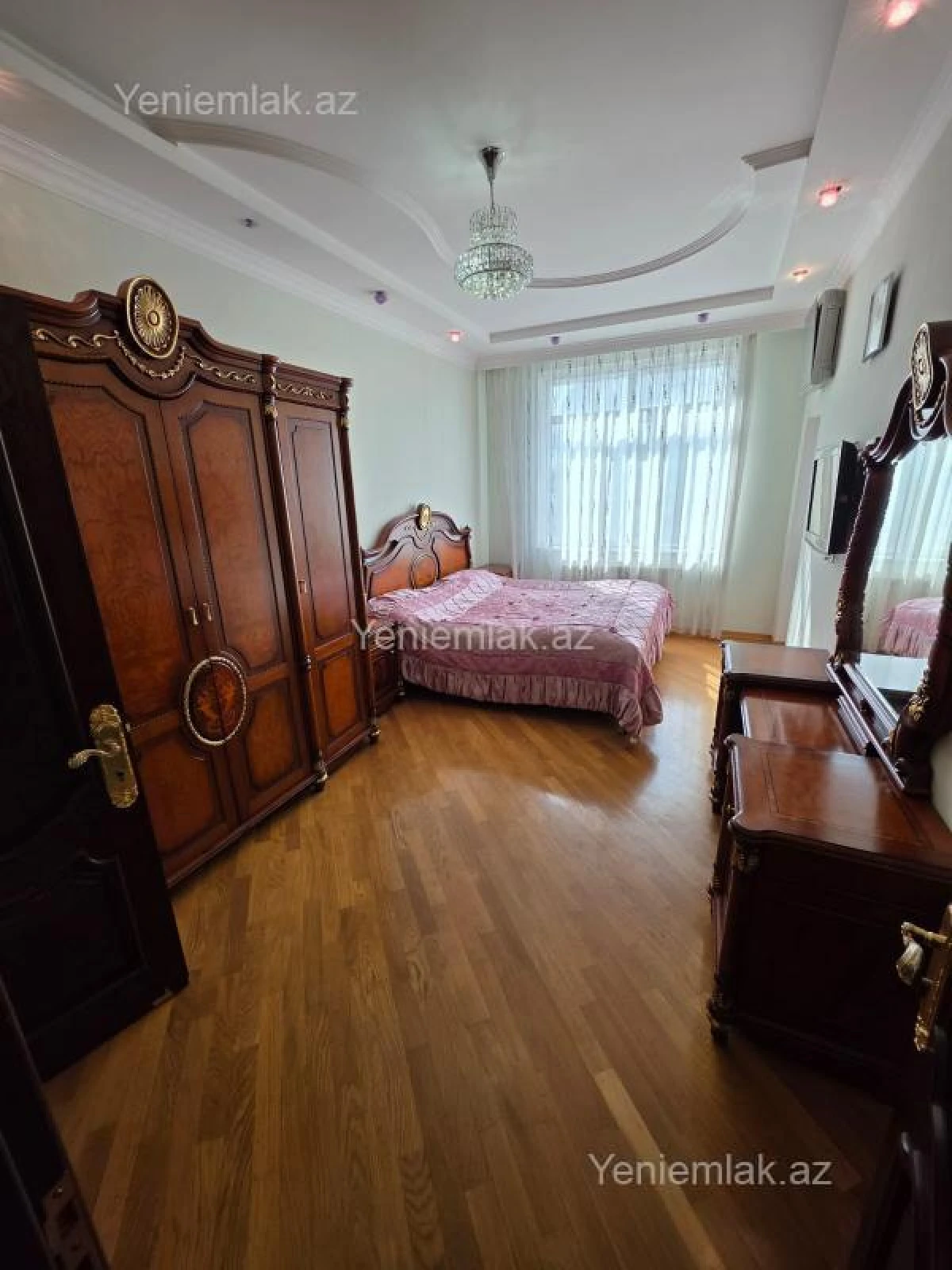 Satılır 4 otaqlı yeni tikili 180 m²