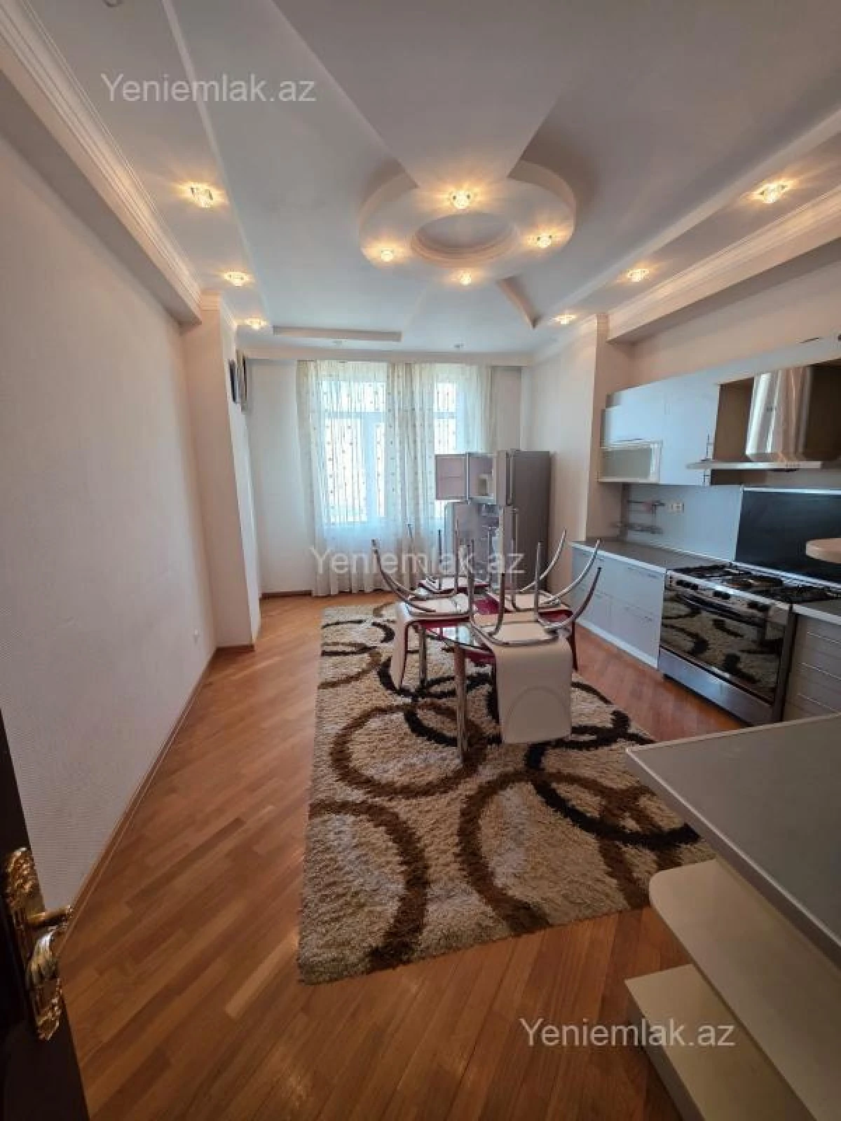 Satılır 4 otaqlı yeni tikili 180 m²