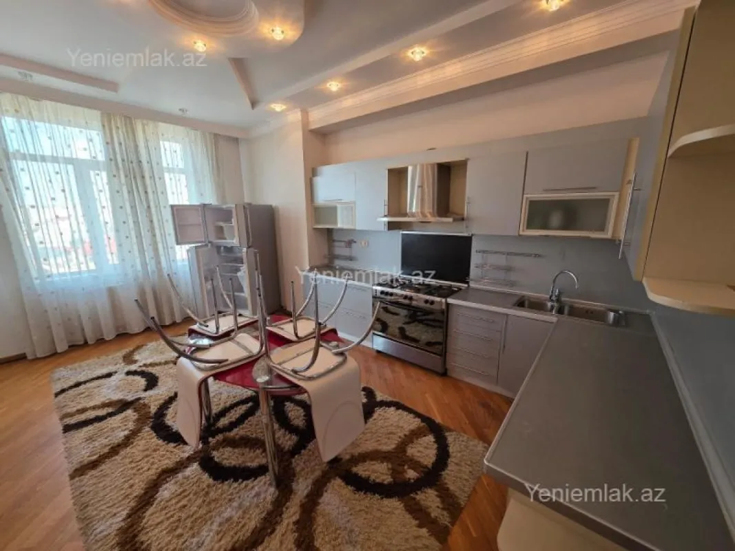 Satılır 4 otaqlı yeni tikili 180 m²