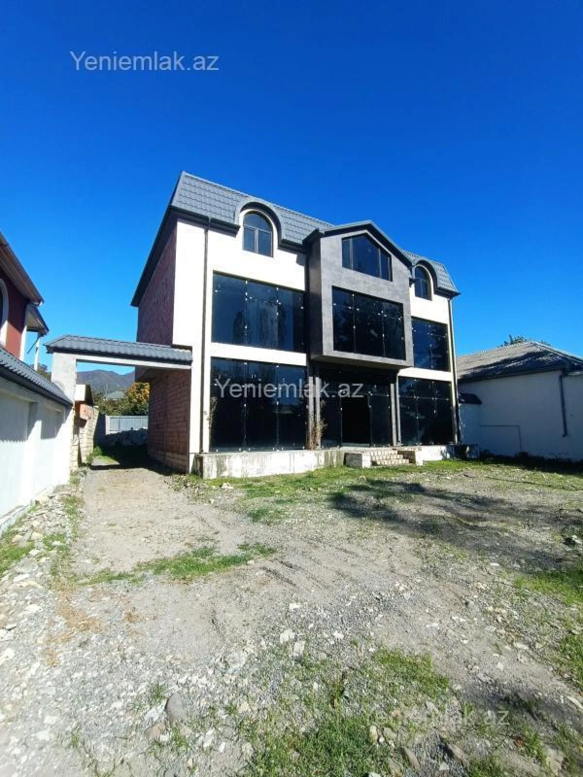 Satılır 3 otaqlı obyekt 372 m²