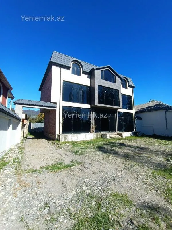 Satılır 3 otaqlı obyekt 372 m²