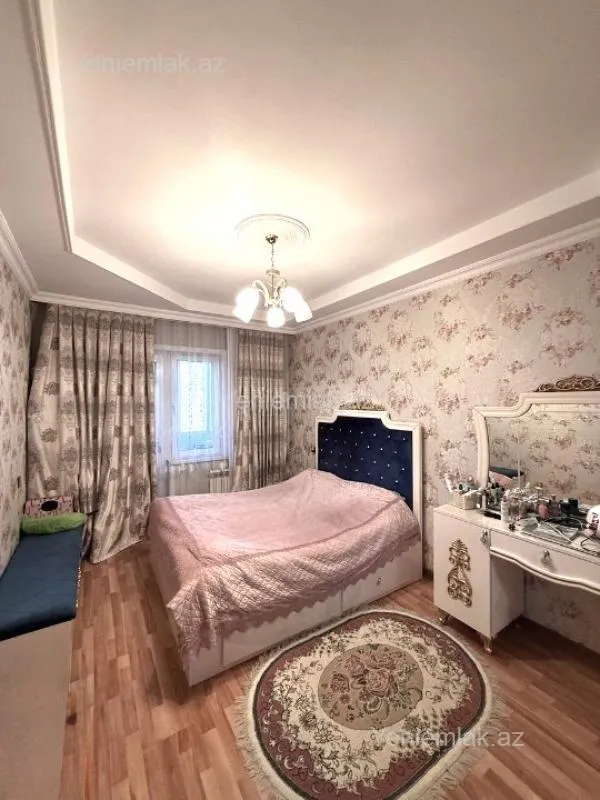 Satılır 4 otaqlı köhnə tikili 105 m²