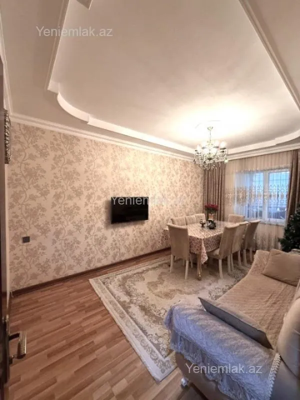 Satılır 4 otaqlı köhnə tikili 105 m²