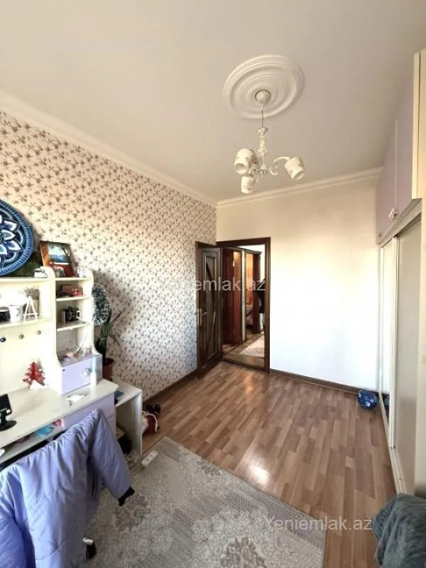 Satılır 4 otaqlı köhnə tikili 105 m²